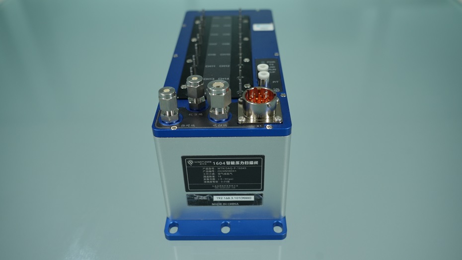 Intelligent pressure scanning valve